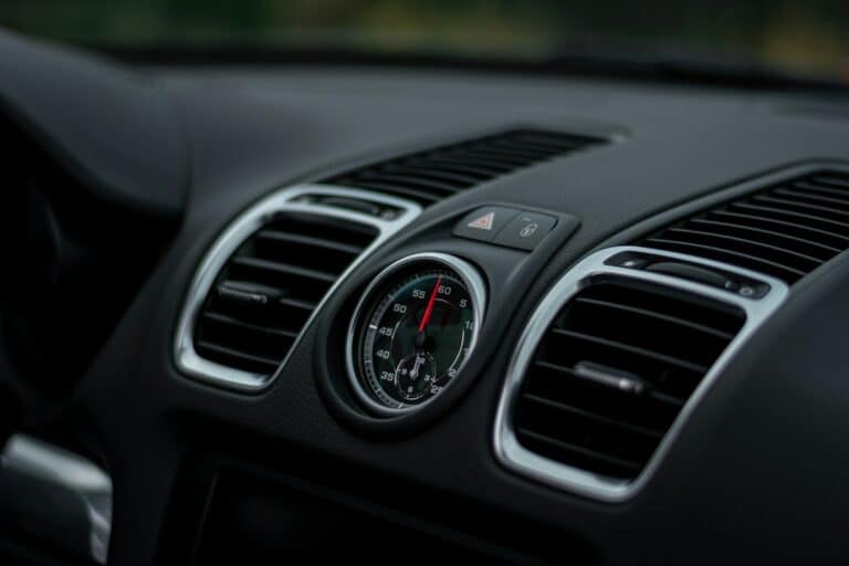 Quand recharger la clim de la voiture ?